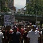 Trabajadores marchan hacia Miraflores para exigir mejoras salariales