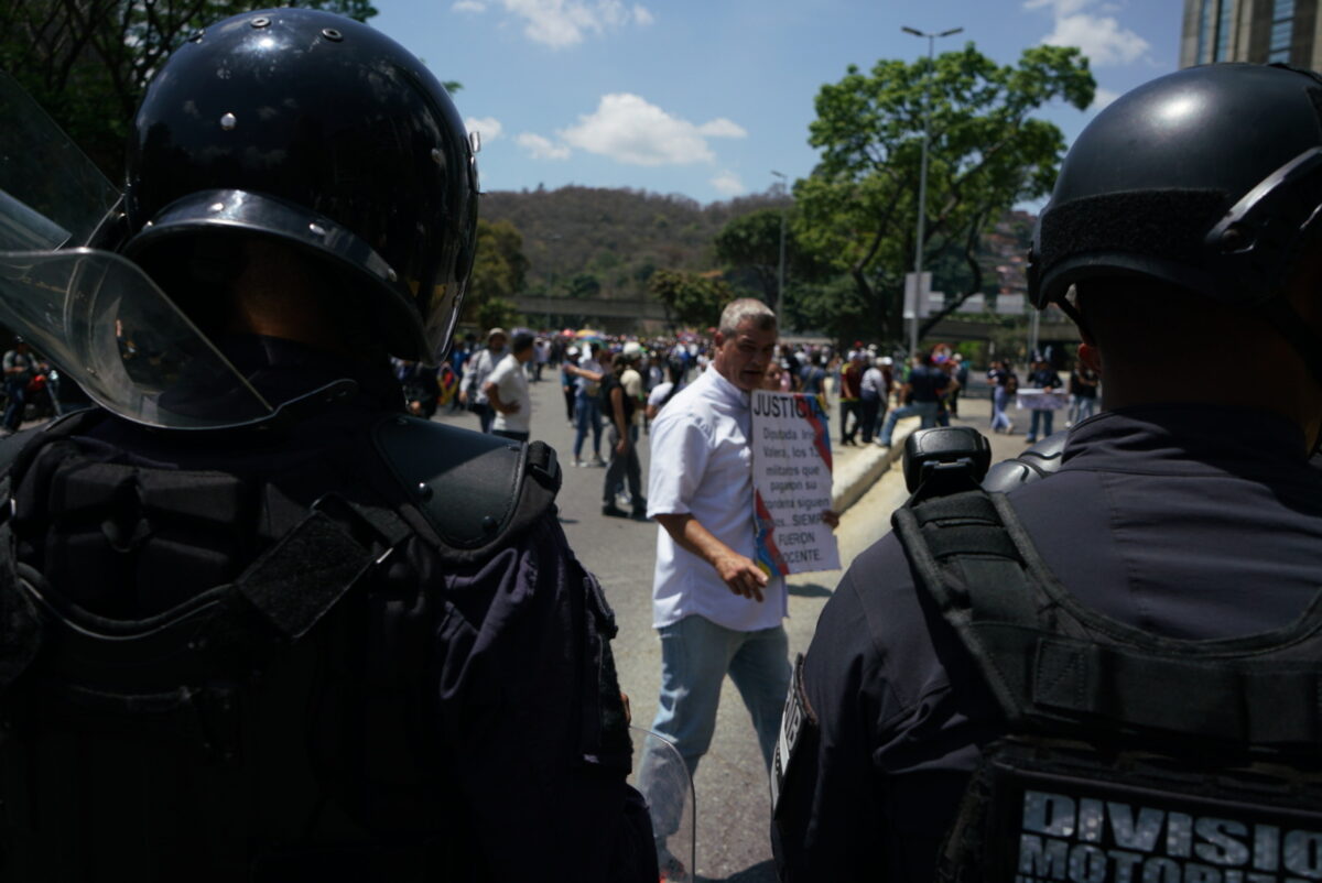 Trabajadores marchan hacia Miraflores para exigir mejoras salariales