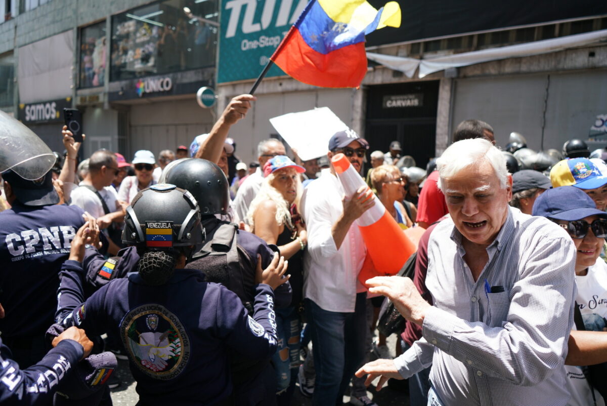 En imágenes: trabajadores se movilizan hacia Miraflores para exigir mejores salarios