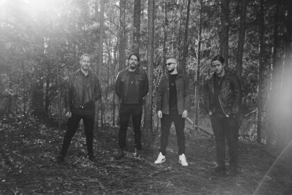 Viniloversus estrenó “El Avión”, segundo adelanto de su nuevo álbum “La Frontera”