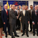 John Barrett se reunió con VenAmCham y reiteró el plan de tres fases para Venezuela