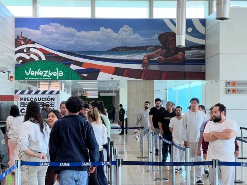 Llegaron a Venezuela 151 migrantes en un vuelo proveniente de Estados Unidos
