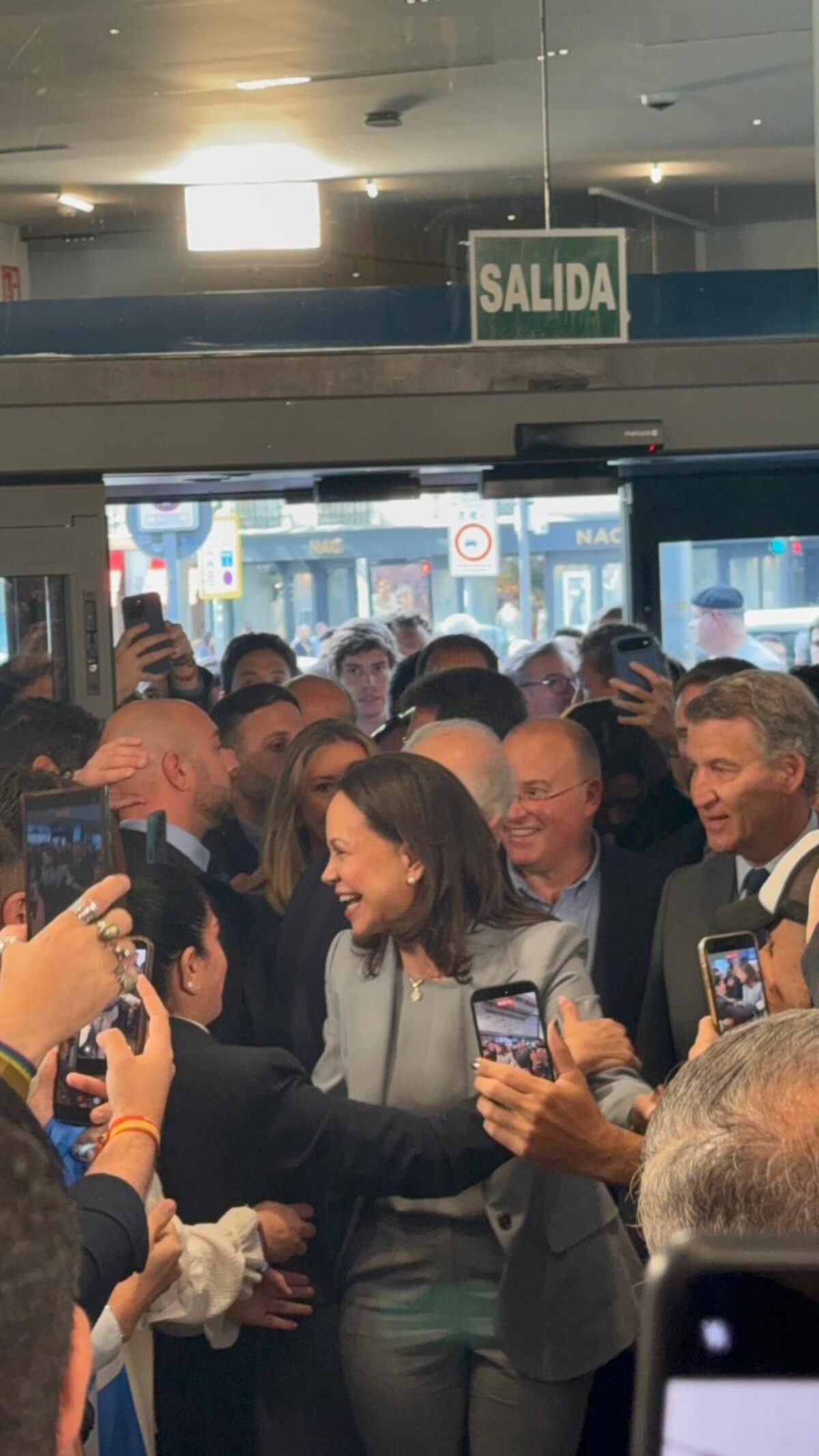 María Corina Machado llegó a Madrid y fue recibida por el presidente del Partido Popular