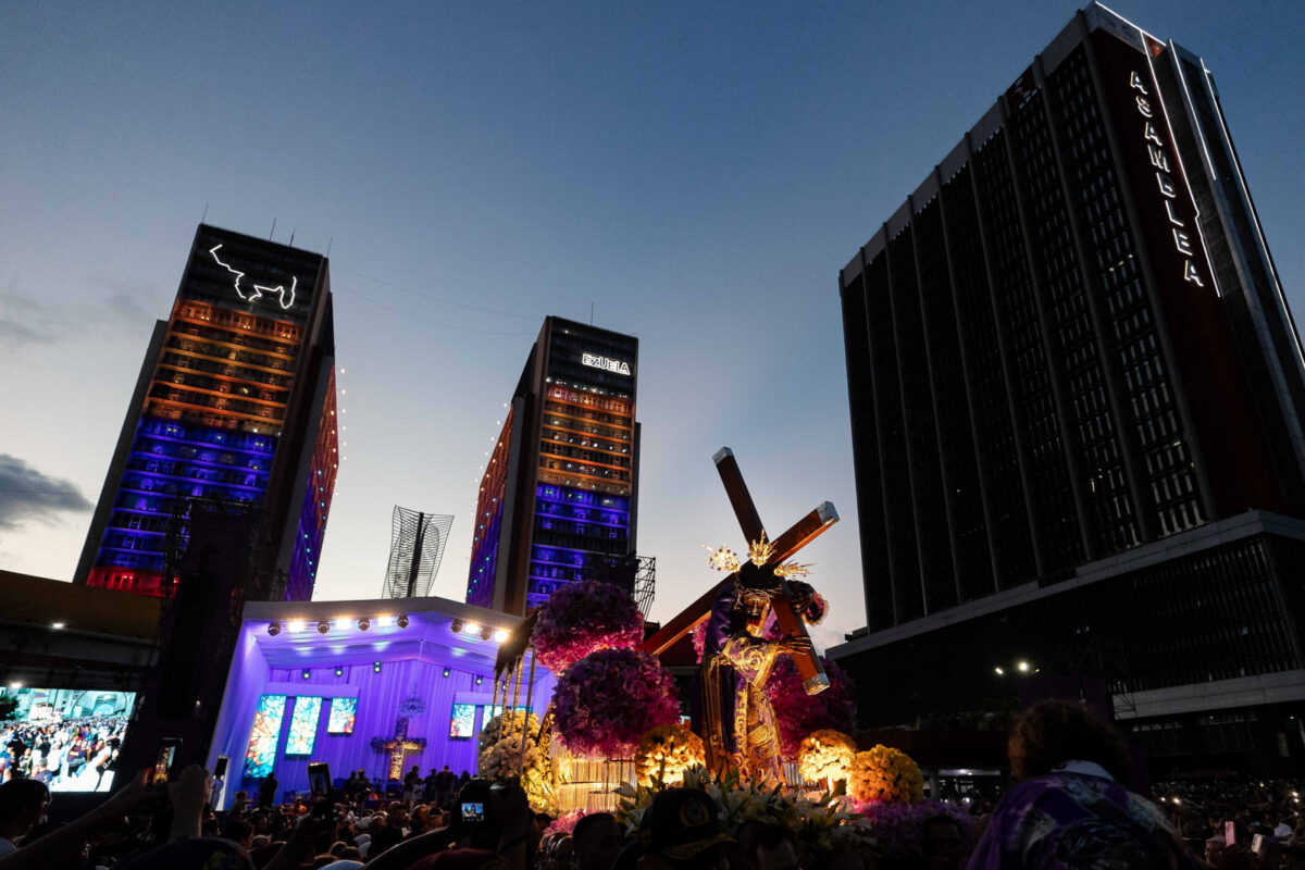 En imágenes: así transcurrió la procesión del Nazareno de San Pablo en Caracas