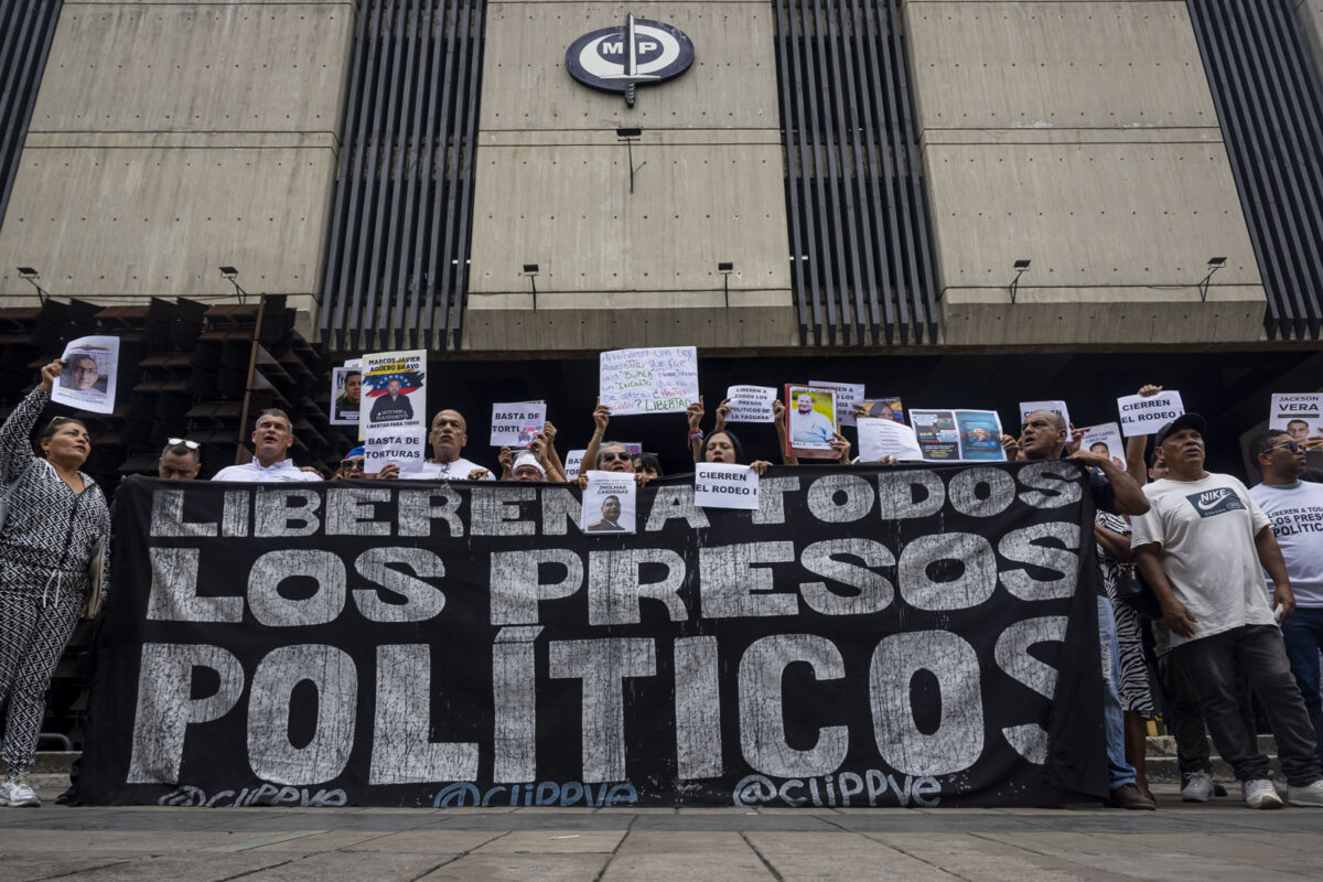 Torturas en cárceles de Venezuela: familiares presentaron denuncias ante la Fiscalía