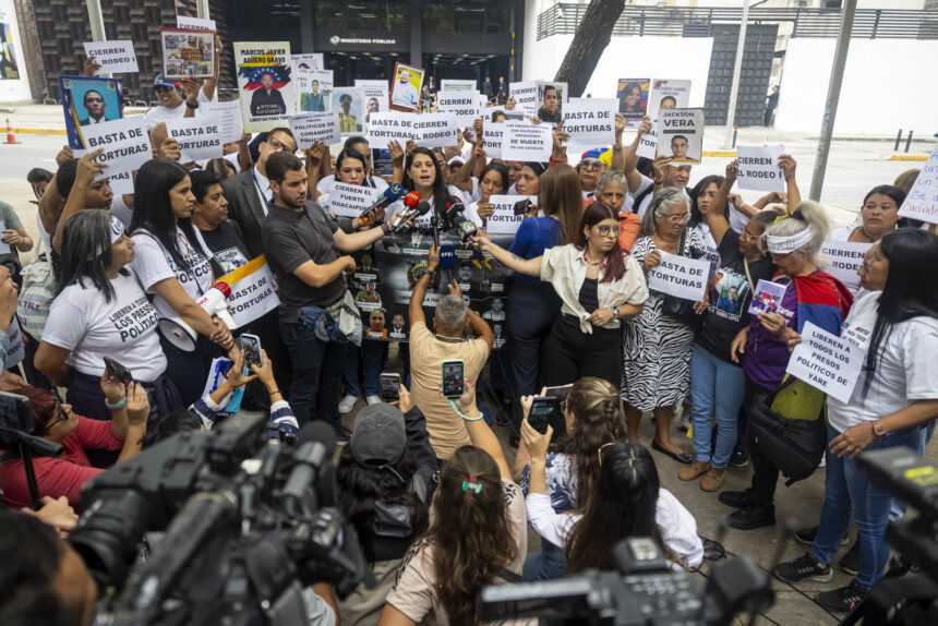 Torturas en cárceles de Venezuela: familiares presentaron denuncias ante la Fiscalía