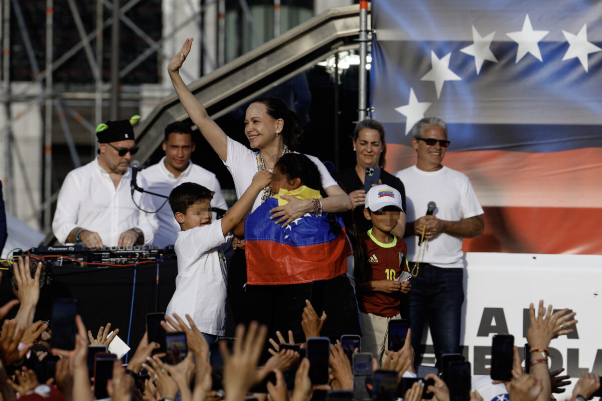 En imágenes: miles de venezolanos se reunieron con María Corina Machado e
