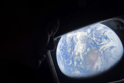 En imágenes: Artemis II mantiene su ruta hacia la Luna y se acerca a una marca histórica