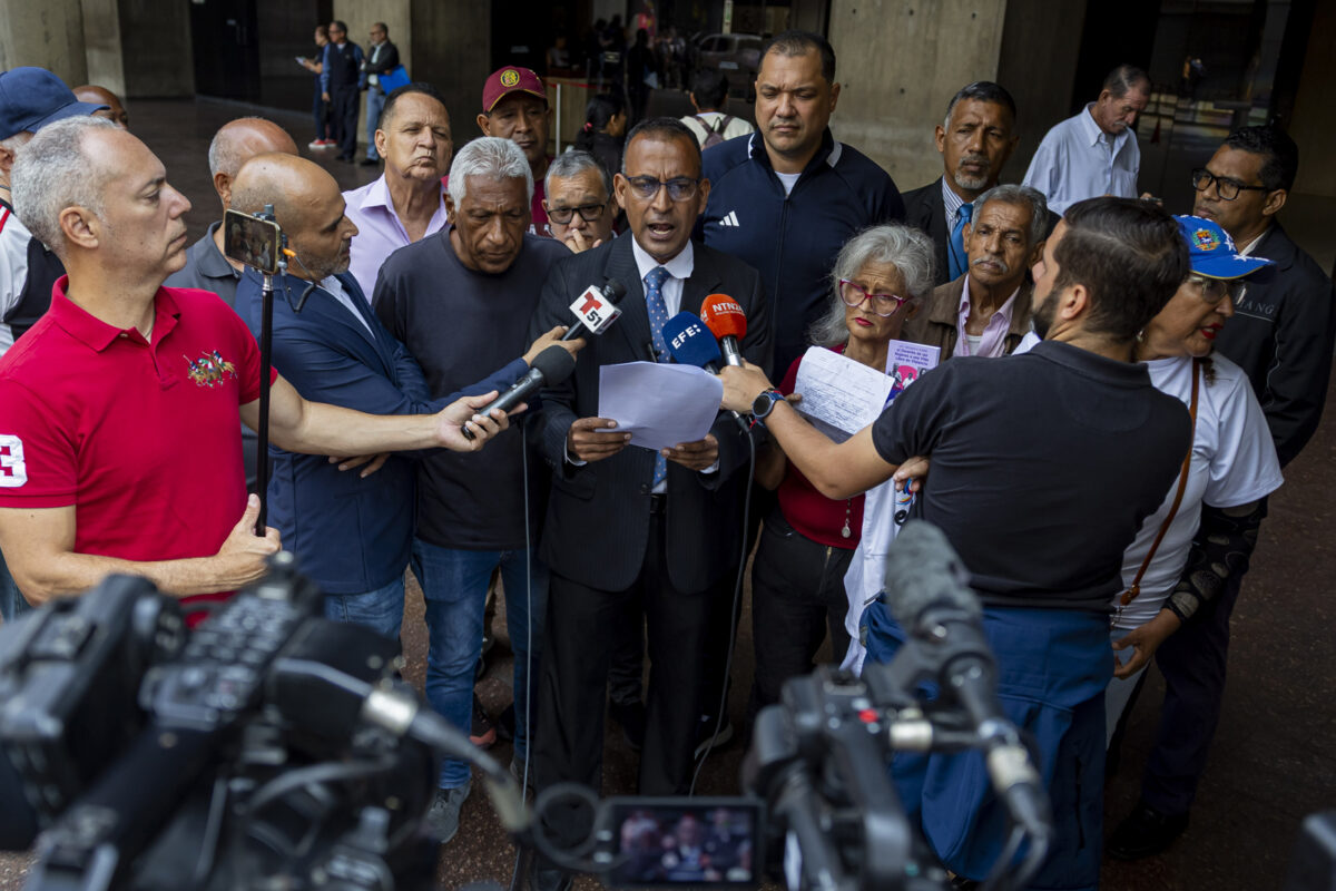 Defensora del pueblo se comprometió a revisar denuncias de familiares de presos políticos y visitar cárceles