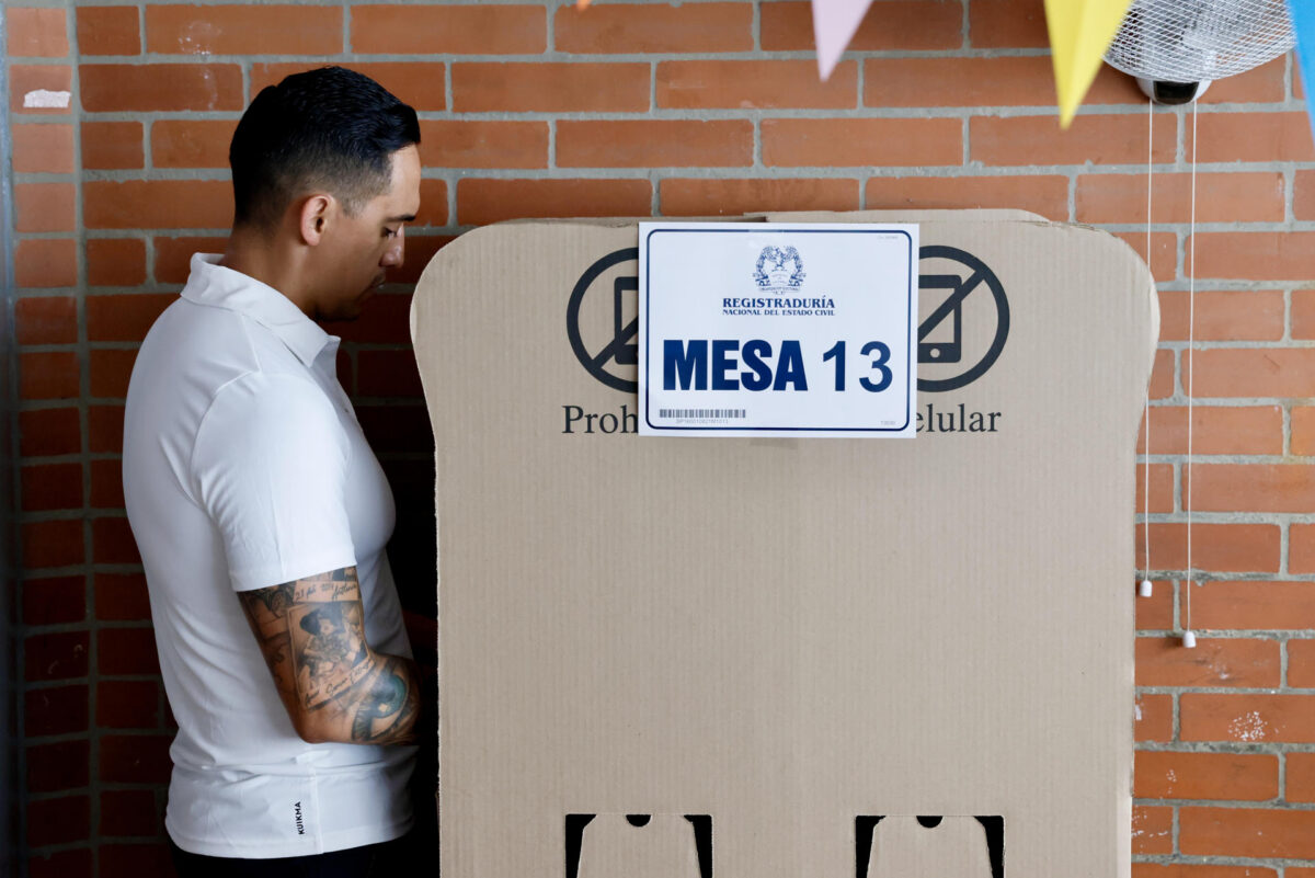 Sin reportes de alteraciones y con alta expectativa: así va la primera vuelta de las elecciones presidenciales de Colombia