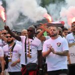 Hinchas del PSG y del Arsenal crean un “ambiente loco” en Budapest antes de la gran final de la Champions