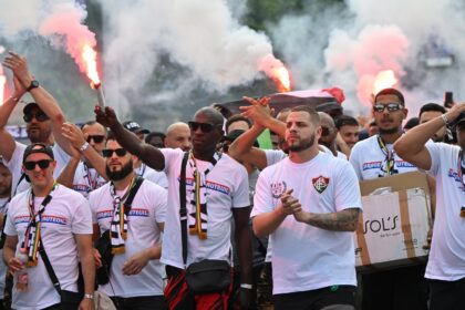 Hinchas del PSG y del Arsenal crean un “ambiente loco” en Budapest antes de la gran final de la Champions