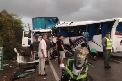 Choque entre autobús y gandola en Anzoátegui dejó 9 muertos y más de 20 heridos