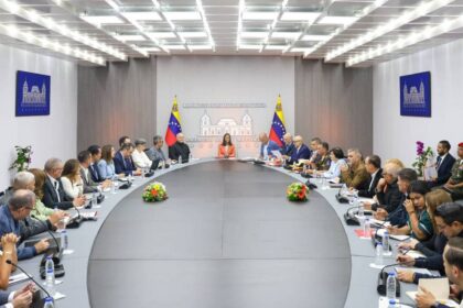 Gobierno venezolano lanzó consulta nacional para reportar trámites burocráticos