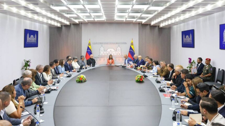 Gobierno venezolano lanzó consulta nacional para reportar trámites burocráticos
