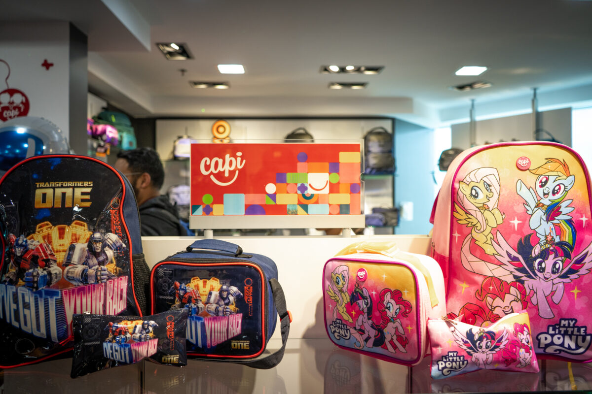 Capi presentó su colección de bolsos 2026 con diseños innovadores y funcionales