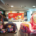 Capi presentó su colección de bolsos 2026 con diseños innovadores y funcionales