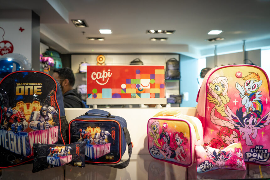 Capi presentó su colección de bolsos 2026 con diseños innovadores y funcionales