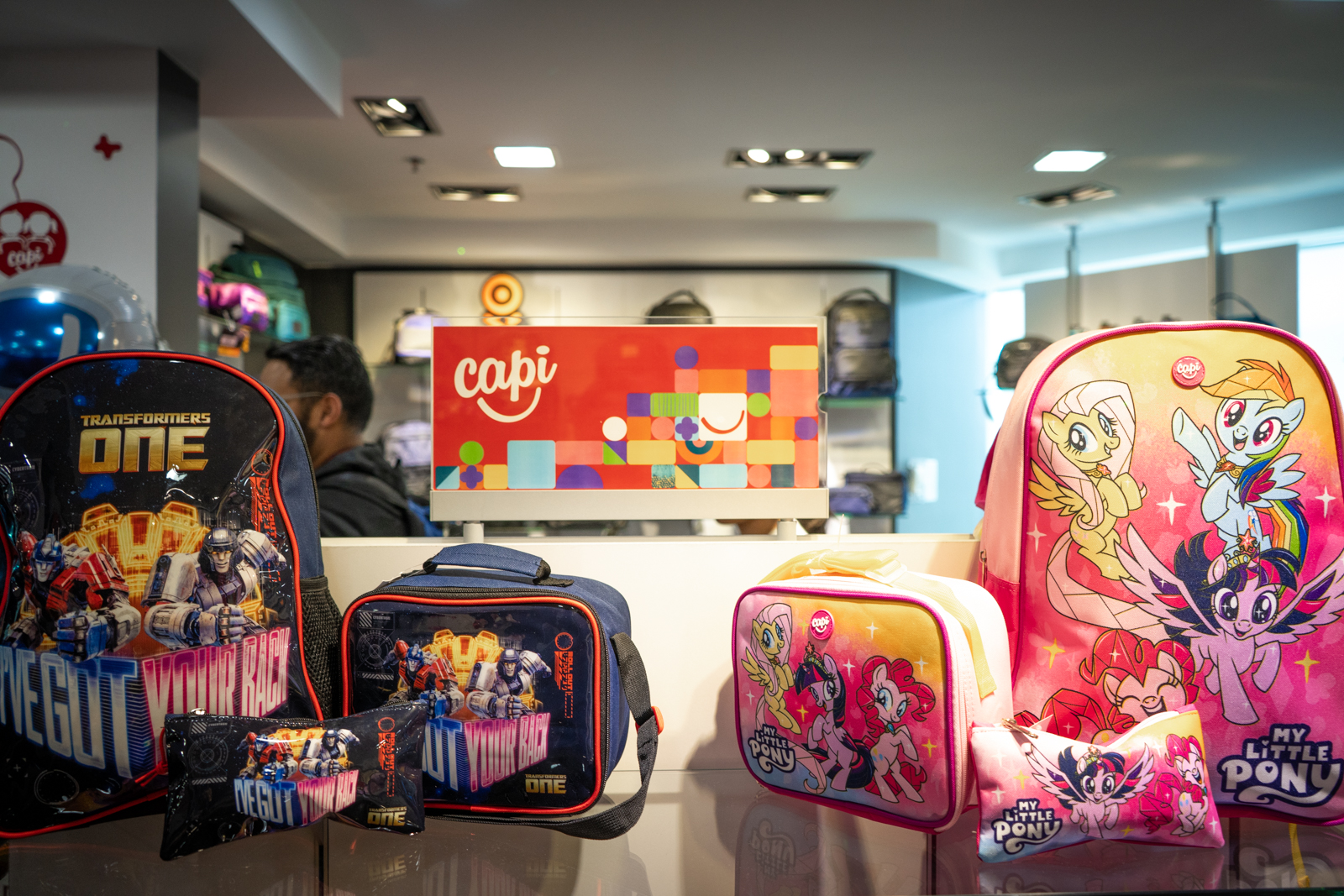 Capi presentó su colección de bolsos 2026 con diseños innovadores y funcionales