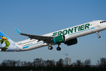 Un avión atropelló y mató a una persona que entró a una pista aérea en EE UU