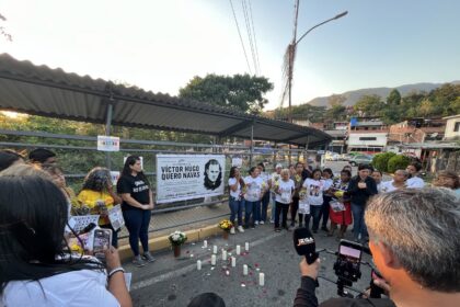 Así fue el homenaje que familiares de presos políticos rindieron a Víctor Quero