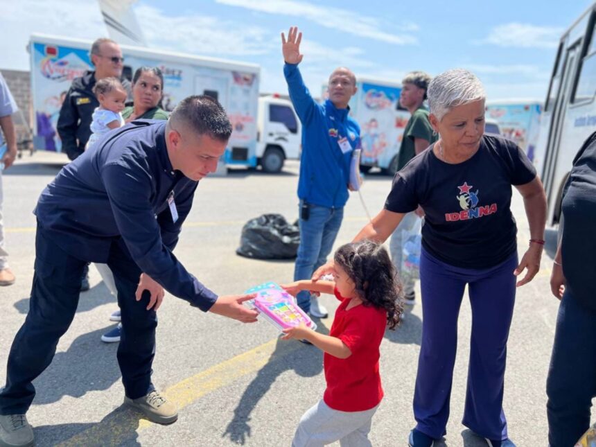 Regresaron a Venezuela 134 migrantes deportados en el primer vuelo humanitario desde Panamá