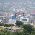 Estados Unidos sobrevoló Caracas con aeronaves durante simulacro en su embajada