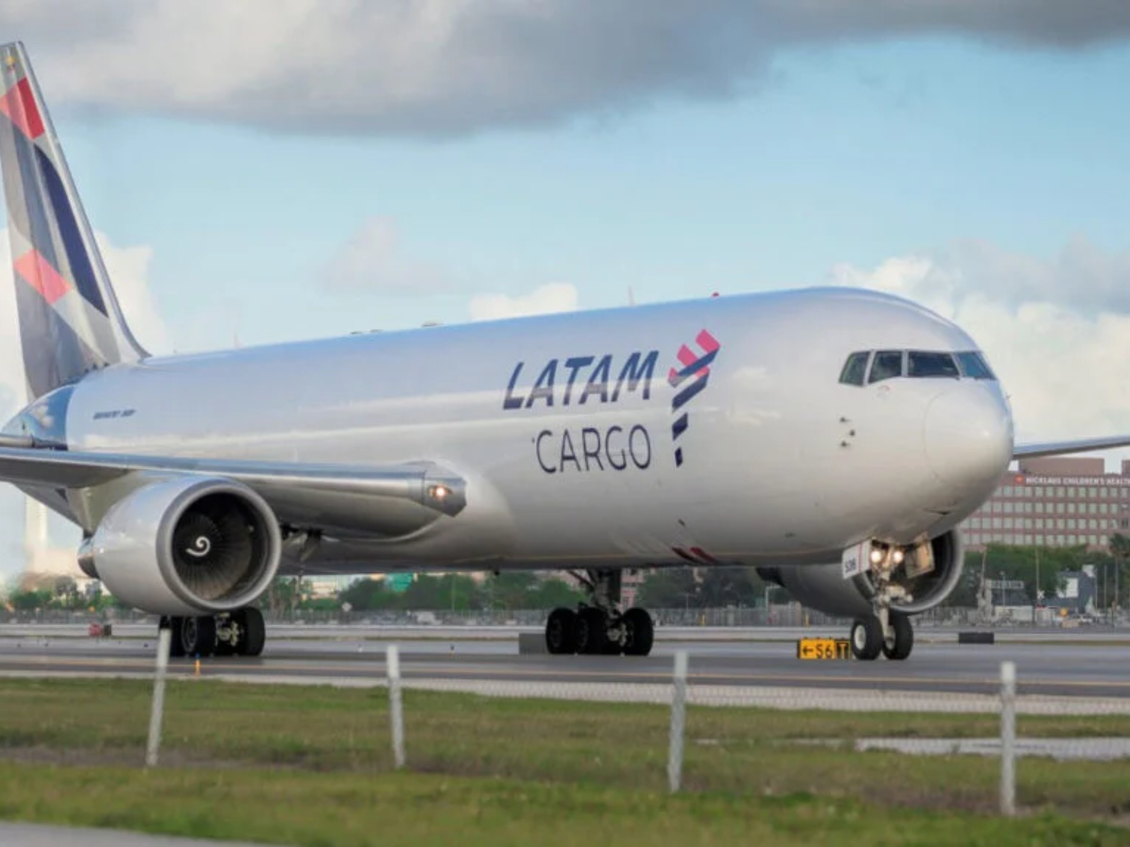 Latam Cargo launched operations on the Miami-Caracas-Bogotá route