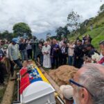 Entre homenajes y pedidos de justicia, sepultaron a Carmen Navas en el Cementerio del Este