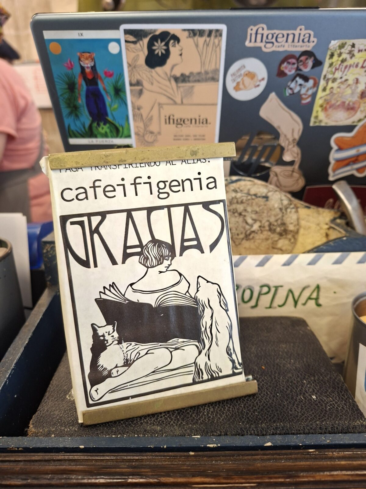 Ifigenia: una cafetería que guarda la memoria de una migrante venezolana en Buenos Aires