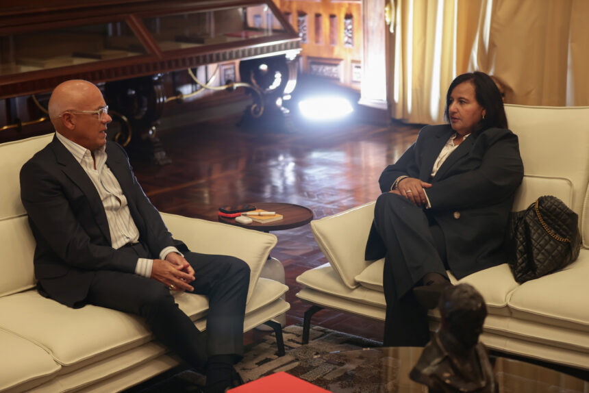 Dinorah Figuera se reunió con Jorge Rodríguez tras su regreso a Venezuela