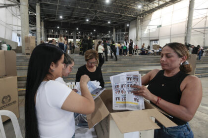 De la Espriella cerró la primera vuelta electoral en Colombia con una ventaja de 673.138 votos sobre Cepeda