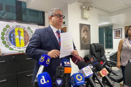 Diputado Correa aseguró que nueva ley de energía eléctrica permitiría concesiones de hasta 25 años a empresas extranjeras
