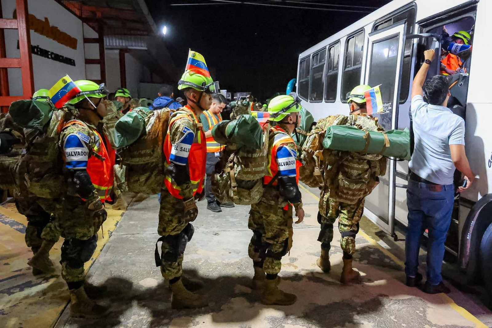 Los terremotos abrieron una inédita tregua diplomática para Venezuela