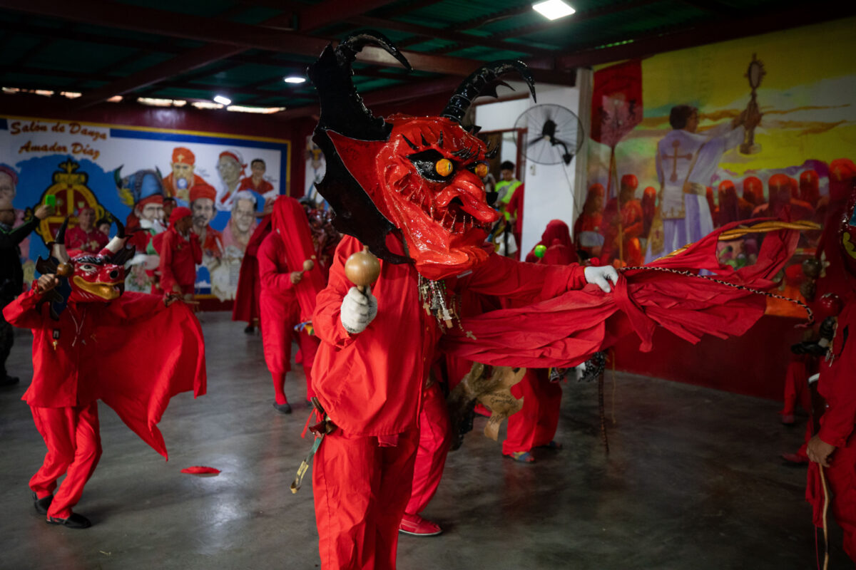 En imágenes: los Diablos Danzantes de Yare mantienen viva una tradición de 277 años pese a la migración