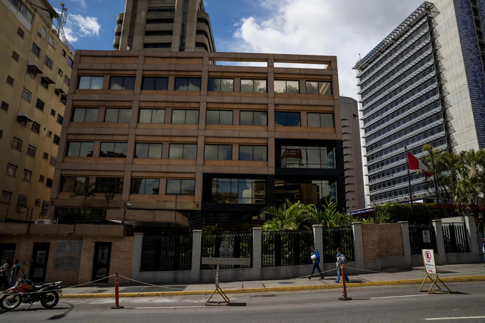 Canadá evalúa la reapertura de su embajada en Venezuela