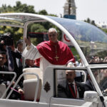 En imágenes: miles de fieles recibieron al papa León XIV en Madrid
