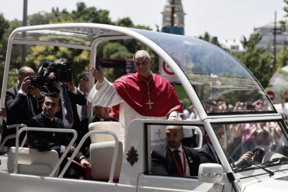 En imágenes: miles de fieles recibieron al papa León XIV en Madrid