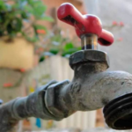 Anunciaron la restitución progresiva del servicio de agua tras rotura de tubería en El Cafetal