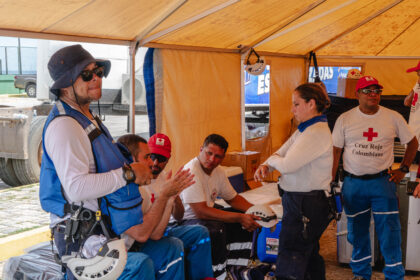 Solidaridad de la Cruz Roja y sus voluntarios sostienen a los afectados por los terremotos en La Guaira