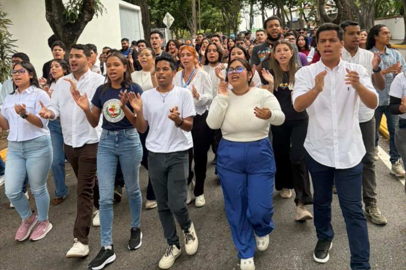 Estudiantes de la UCV protestaron contra la reprogramación de elecciones profesorales y estudiantiles