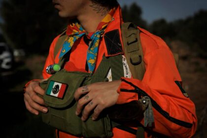 ¿Quiénes son "Los Topos", los rescatistas de México que apoyan las labores humanitarias tras los terremotos en Venezuela?