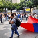Trabajadores protestan en Chacaíto para exigir aumento salarial