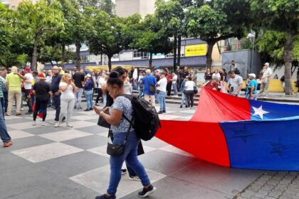 Trabajadores protestan en Chacaíto para exigir aumento salarial