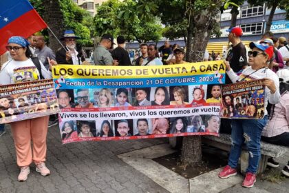 Trabajadores protestan en Chacaíto para exigir aumento salarial