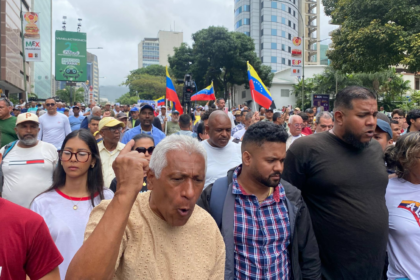 Trabajadores protestan en Chacaíto para exigir un aumento salarial
