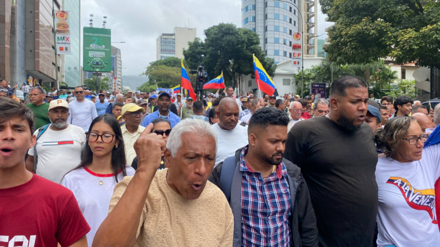 Trabajadores protestan en Chacaíto para exigir un aumento salarial