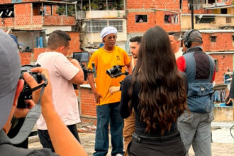La visita de Ronaldinho a Petare: así fue su recorrido por La Agricultura previo a su partido de exhibición