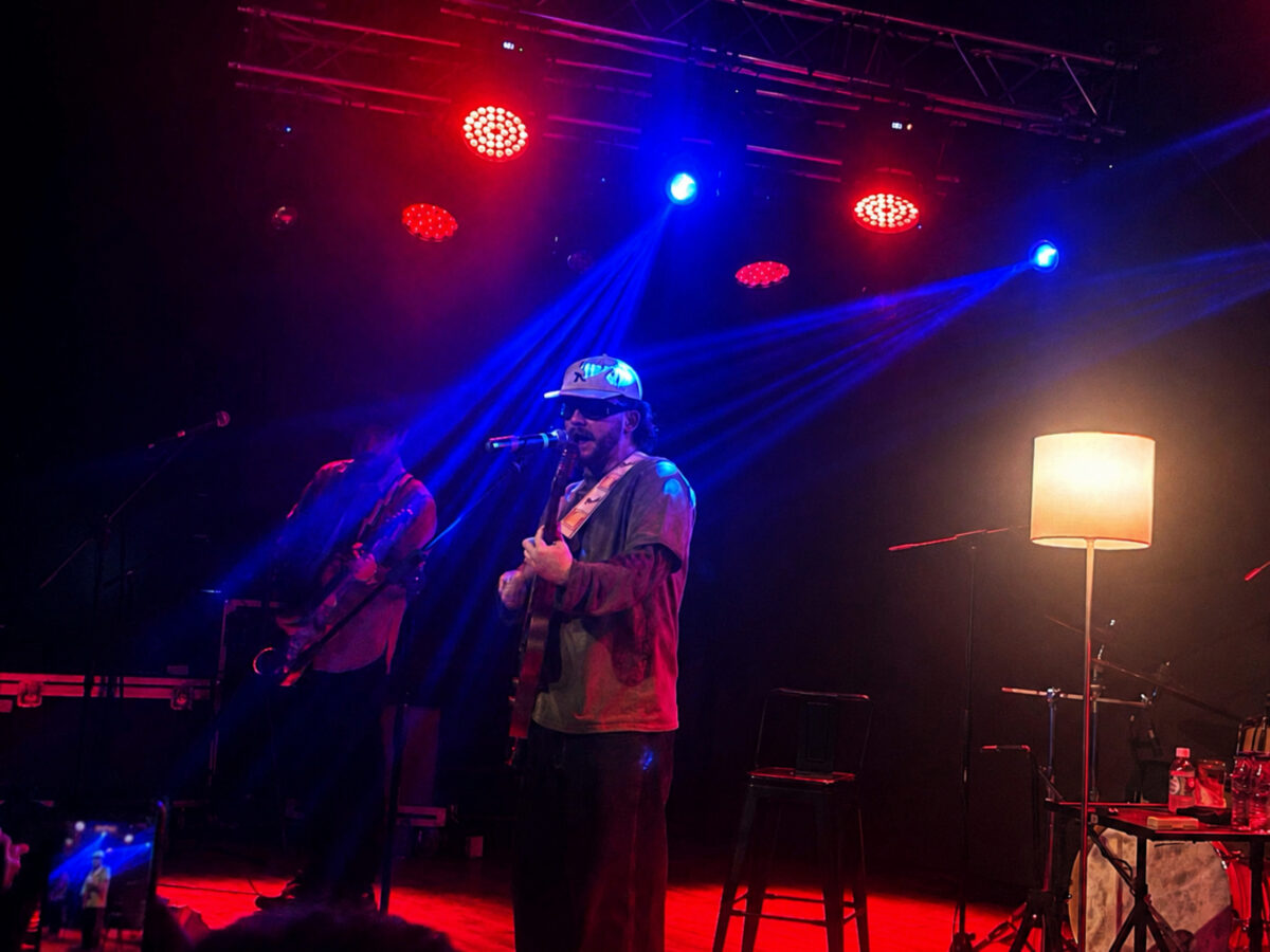 Simón Grossmann conquistó el Caracas Music Hall con sus canciones más románticas