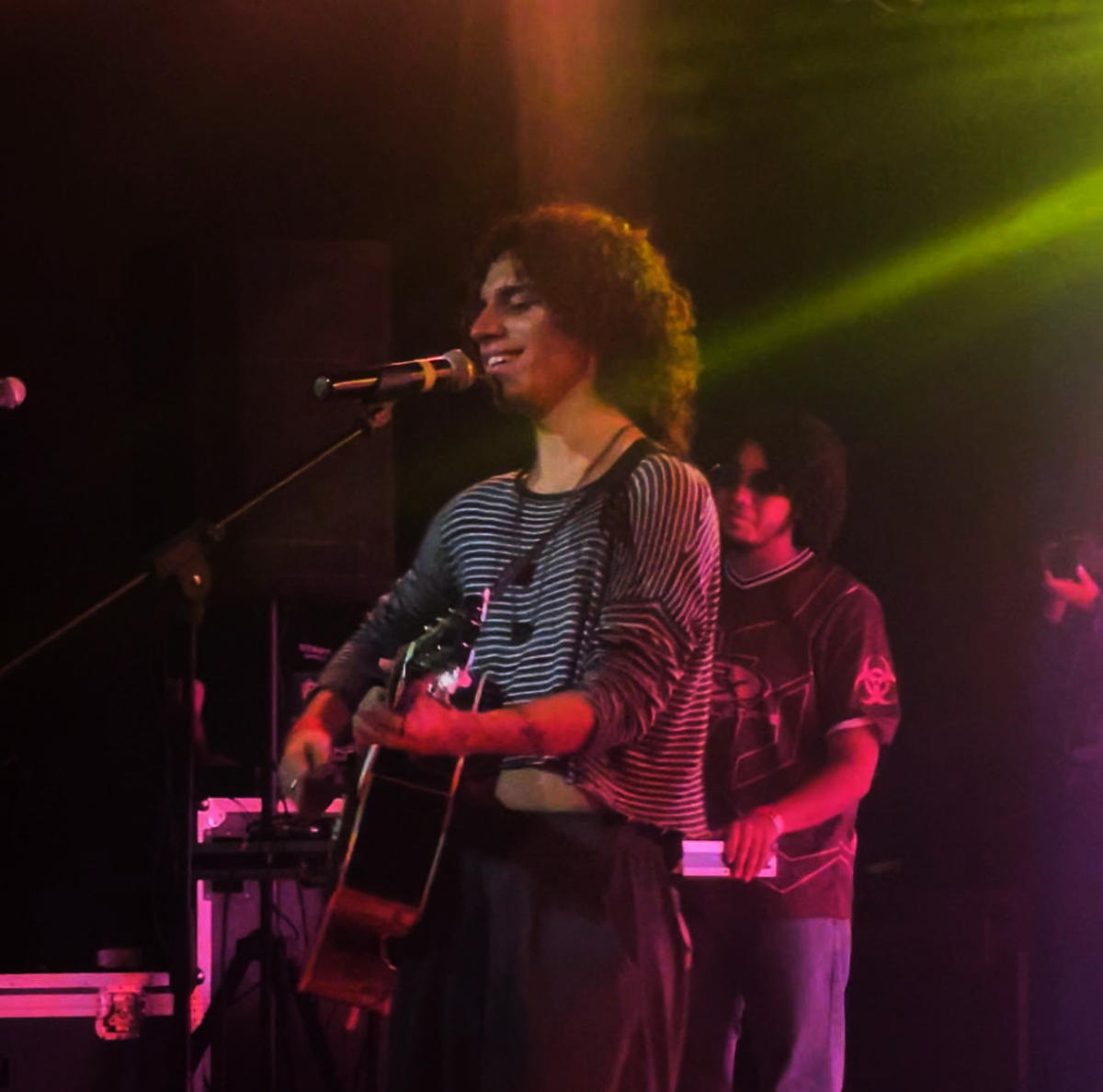 Simón Grossmann conquistó el Caracas Music Hall con sus canciones más románticas